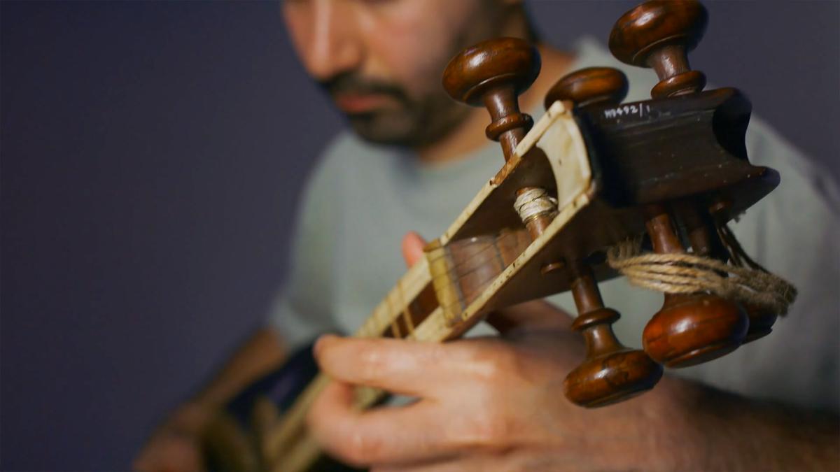 Persian tar: a living instrument