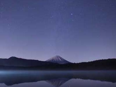 Sci-Fi Writer Arthur C. Clarke Predicts the Future in 1964: Artificial Intelligence, Instantaneous Global Communication, Remote Work, Singularity & More